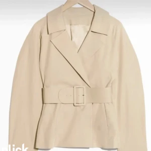 SÖKER & other stories jacka/kappa - SÖKER!!! denna beiga jacka/kappa med bälte från & other stories, i storlek S till rimligt pris. Skriv om du säljer!! 