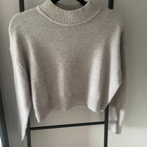 Grå stickad tröja - Nästan aldrig använd