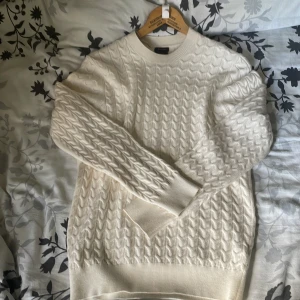 Stickad Massimo dutti  - Fin stickad Massimo dutti tröja i vit  Storlek M