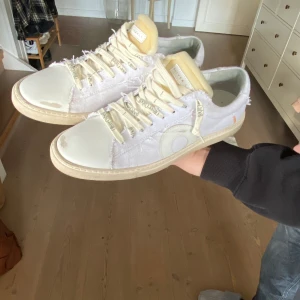 Oliver Cabell skor - Ett par feta Oliver cabells är väldigt svåra o få tag på och är nästan helt nya har använt dom Max 5 gånger är i storlek 41 men passar 40 o 42 fö rabbatt kom privat