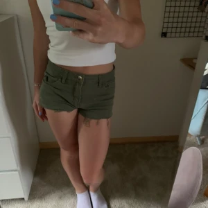 Shorts - Shit snygga jeans shorts från hm som jag klippt av lite💞 