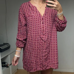 Klänning/tunika  - Fin rödmönstrad klänning/tunika ❤️