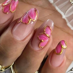 söker nagletjej - söker nageltjej som kan göra dessa på mig. Pris kan diskuteras, erbjuder 400 kr!