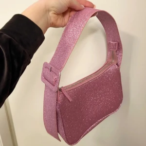 Rosa glitter väska - Jättefin väska. Använd endast en gång! 🩷🌸