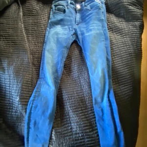 Replay jeans  - Jätte sjysta replay jens som jag fick av min brorsa och dem var lite för tighta  Hör av dig vid minsta fundering!