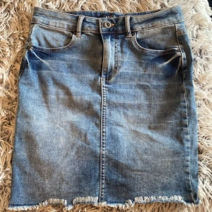 Jeanskjol - Jeanskjol i tight modell