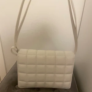 Vöska - Superfin användbar Väska ej använt så väldigt bra skick på den 