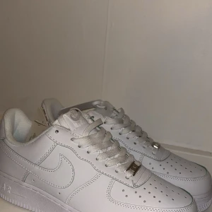 Nike air force 1 - Flera par air forces i olika storlekar 