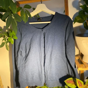 Koftor - Jättefina 100% bomulls koftor. Är använda men syns inte överhuvudtaget💓Köp både den beiga och den blå för 160kr, eller 90kr/styck💗💗 Skriv privat vid ytterligare funderingar eller frågor.💗