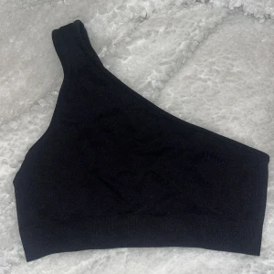 ARKET sport-bh  - Sport bh från ARKET aldrig använd men saknar lapp med info