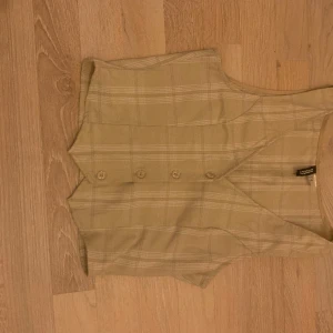 Väst - Beige väst från hm