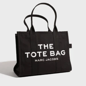 Marc Jacobs Tote bag  - Marc Jacobs Tote bag  Sällan använd. Köpt från Mytheresa. Kvitto finns. Storlek Large. Nypris 3200kr