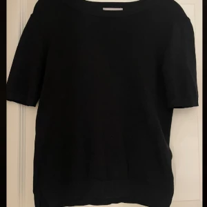 Stickad T-shirt  - Super snygg stickad T-shirt från hm!  