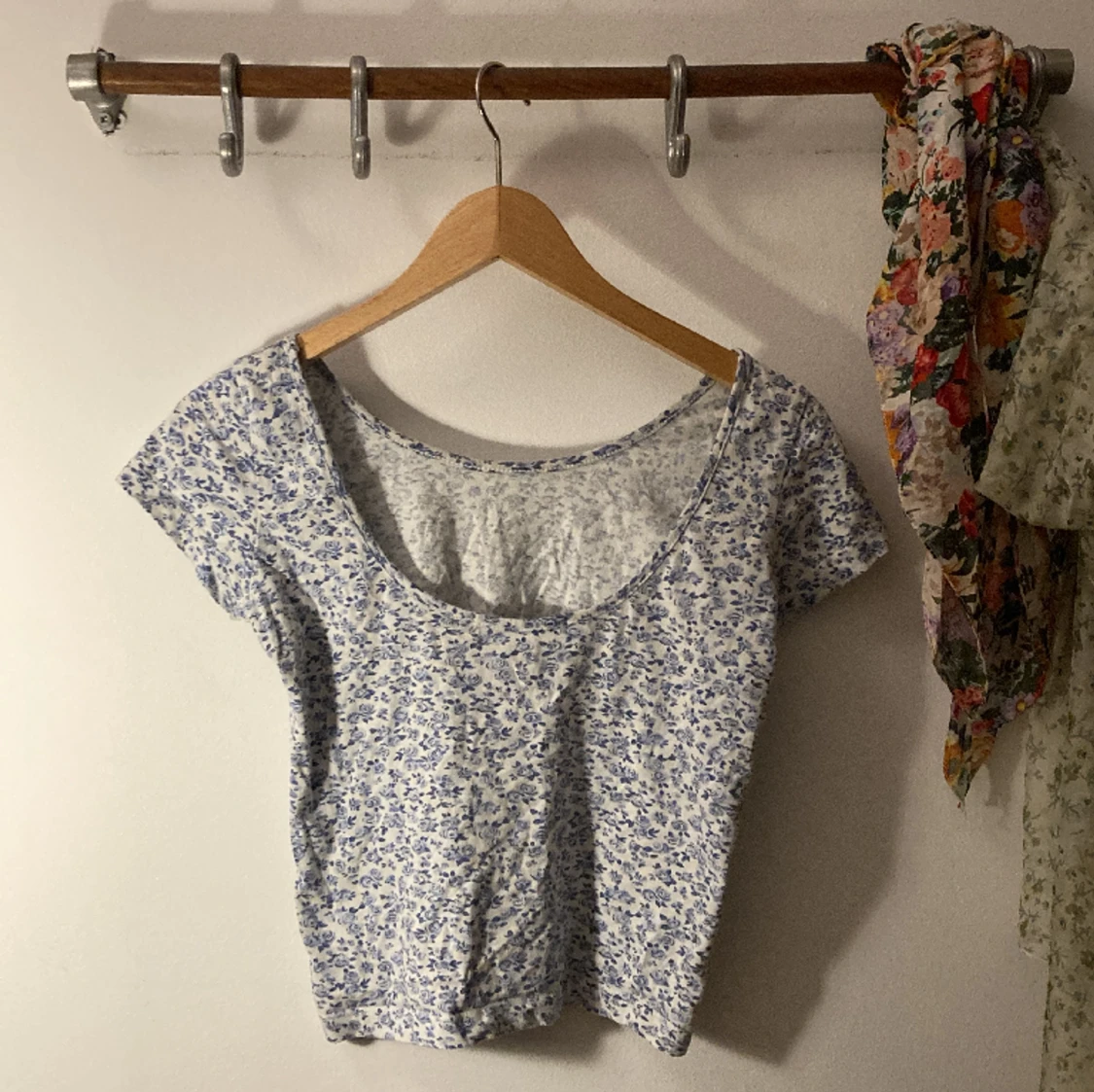 Topp med blå blommor - 90