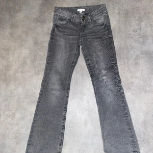 grå lowaist jeans! - säljer pga det inte passade, endast använda 1 gång vid provning🤗