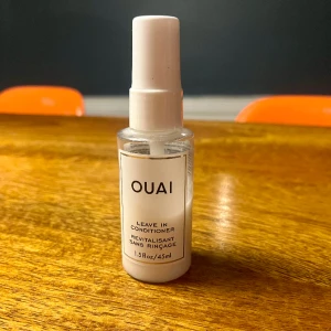 OUAI leave in conditioner - OUAI leave in conditioner köpte jag på Sephora för 179 kr och jag har använt lite. 
