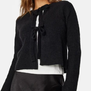 KOFTA OBJECT - Kofta från märket object i storlek S, går att använda både som kofta och som topp ( se sista bilden ). Aldrig använd. Slutsåld. 