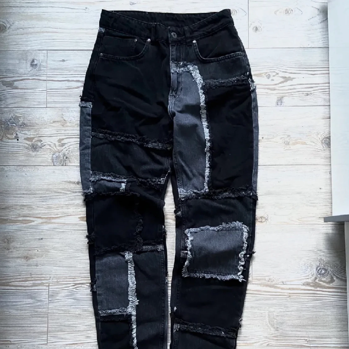 Oanvända patchwork jeans🖤🤍 - 90