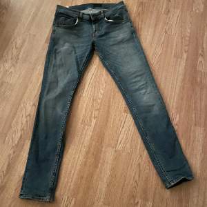 Snygga tiger of sweden jeans med Slim fit som passform.  storlek 31/32