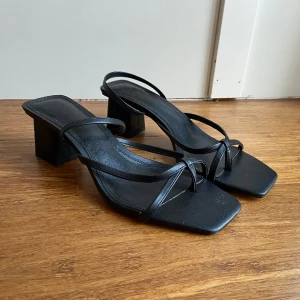 Sandaletter från H&M - Använda en gång Nypris 100-200kr(minns ej)