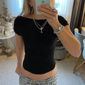 Öppen rygg - Säljer denna så snygga festtoppen med öppen rygg❣️❣️