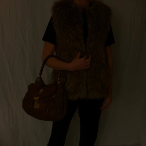 Brun pälsväst från zara - Jätte fin exklusive brun pälsväst från zara🔥💞🤩