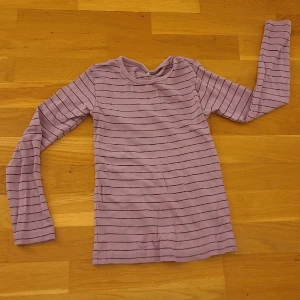 Topp - Söt topp från Name it, i storlek 122/128. Köparen står för frakten 💕