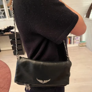 Zadig & Volitair väska  - Säljer min Zadig handväska som ser oanvänd ut❤️ Köpte för 4000kr men säljer för 1600kr🤗