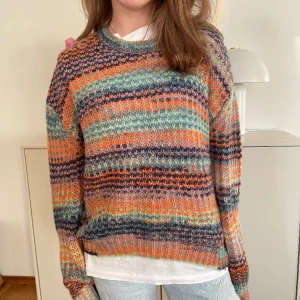 Stickad - Randig tröja! Sjukt mysig och fin💓