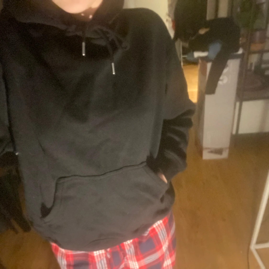 Någon som är sugen på en plain svart Hoodie? - 90