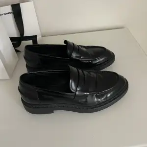 Superfina loafers från Vagabond. Fint skick. Nypris 1500kr.  