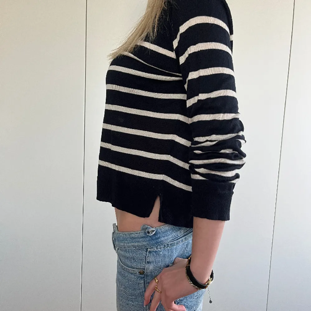 Så fin och mjuk tröja från Zara! Marinblå/svart. Tröjor & Koftor.