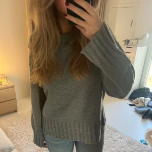 Tröja  - Så snygg och fin tröja från Arket, inga defekter eller skador ❤️ passar till allt 