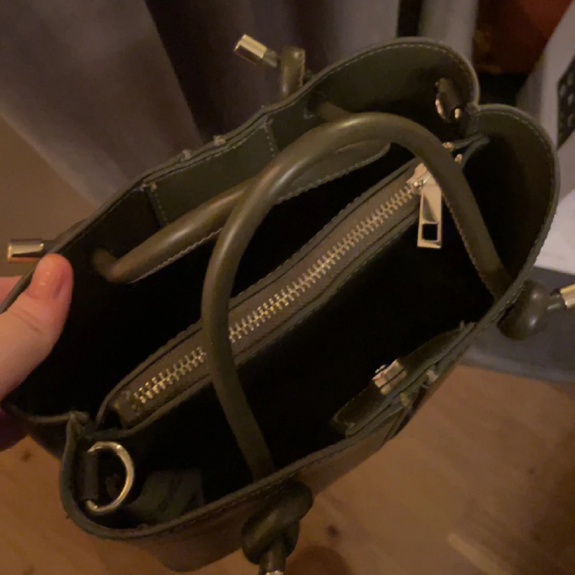 Mörkgrön väska - 90