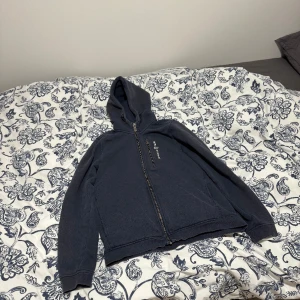 Sail racing Zip hoodie  - Säljer nu min sail racing zip hoodie i storlek 170. För en liten extra peng kan även sail racing byxorna i storlek 170 skickas med. 