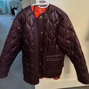 Jacka - Jättesnygg vårjacka från Mango. Köpte förra året men har inte kommit till användning. Lite oversize i modellen