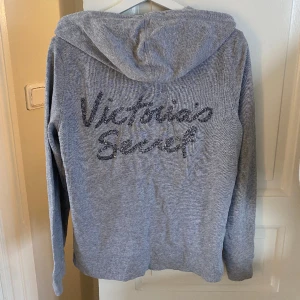 Victoria secret zip hoodie  - Victoria secret zip hoodie i storlek S. 