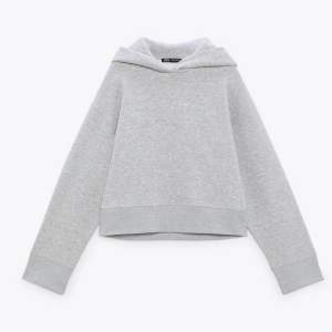 Säljer min gråa hoodie eftersom att jag inte andvänder den. Den har inga defekter eller hål. (Köparen står för frakten  ) Ps skriv för fler bilder eller frågor!! 