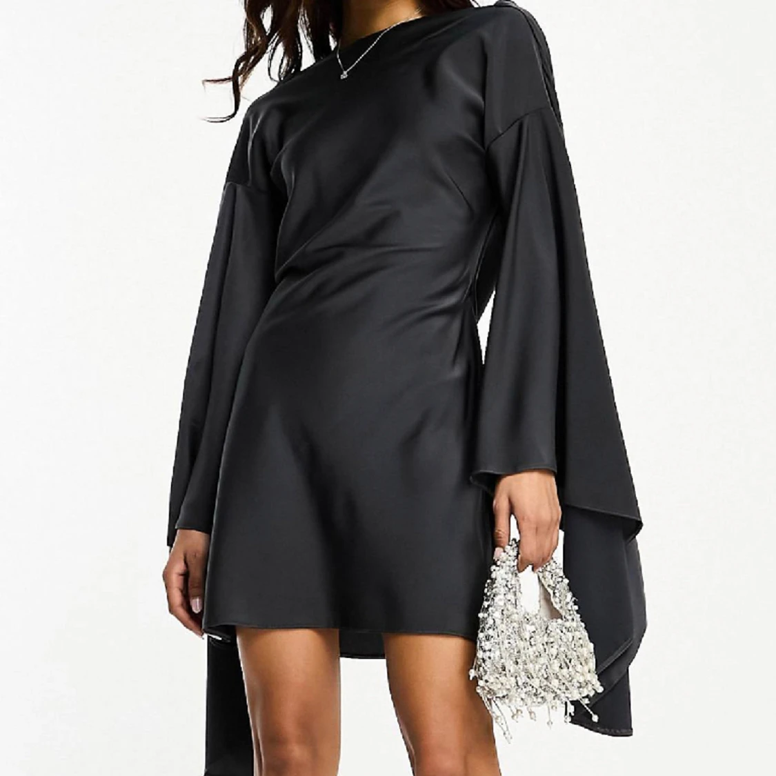 vacker satinklänning  - 90