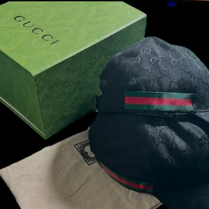 Gucci Keps - Helt ny! Oanvänd. Kartong och påse medföljer. Erbjud pris vid snabb affär. 