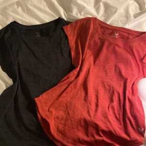 Tränings tröjor  - Säljer eftersom att dem är för små för mig. Men dem är i väldigt bra skikt och sitter väldigt fint🌷⚡️🤸🏽‍♂️ 50kr styck 
