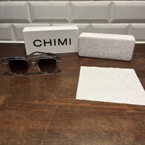 Chimi 04 grey - Chimi 04 greys som köptes för två somrar sedan och har användts ganska sällan. Bra skick, lite smutsig påse. Allt og medföljer.
