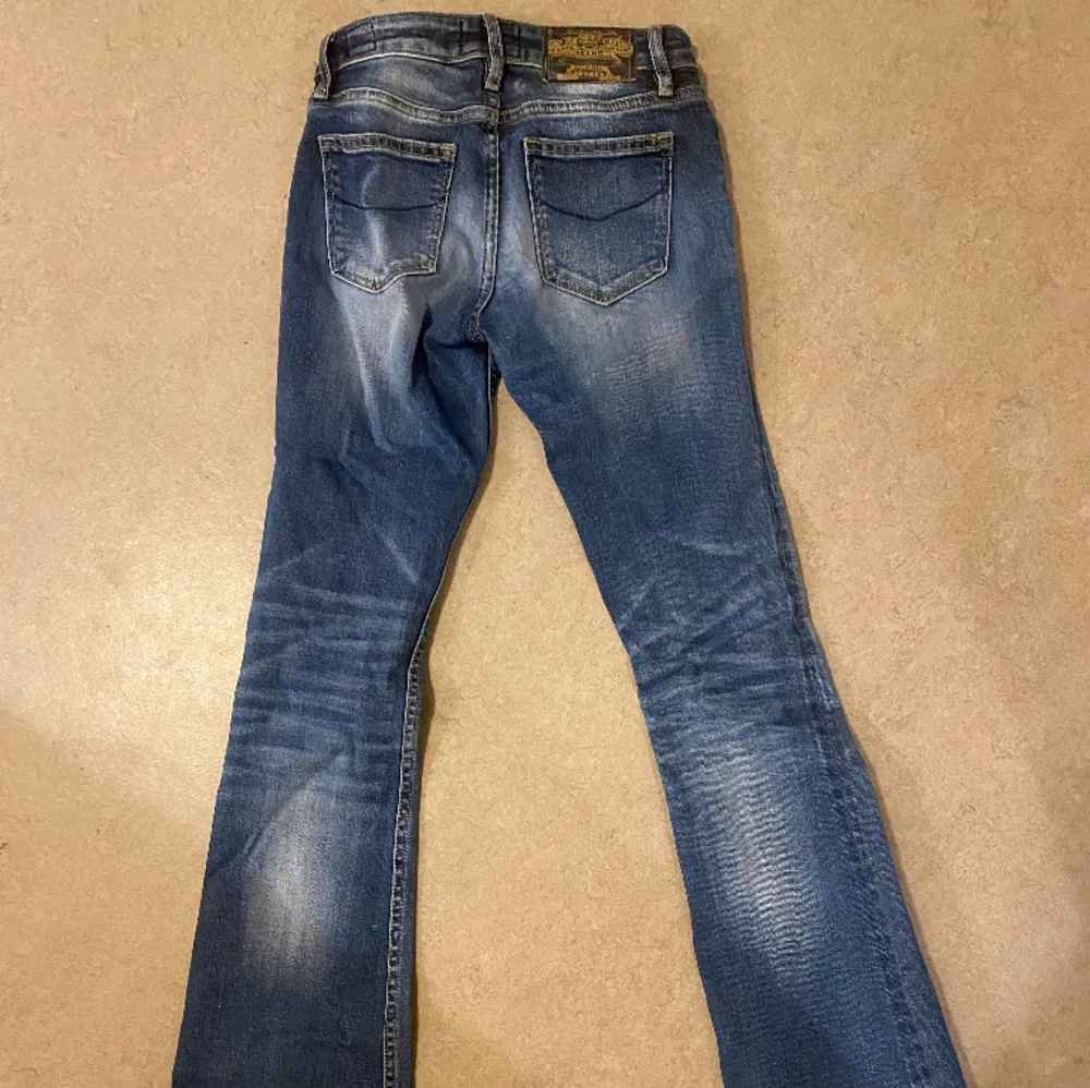 Lågmidjade bootcut jeans från crocker! I storlek W24 L31, väldigt bra skick💞modellen PEP!BOOT fit: BOOT . Jeans & Byxor.