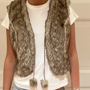 Päls väst - LÅNADE BILDER! Sååå snygg pälsväst😍😍