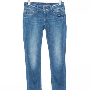 Pepe jeans  - Säljer dessa jeans från pepe jeans. Jättesnygga lågmidjade byxor men säljer pga för liten storlek för mig! Skriv dm för bättre bilder eller mått osv. Säljer för 400 men pris går att diskutera! Fri frakt<3