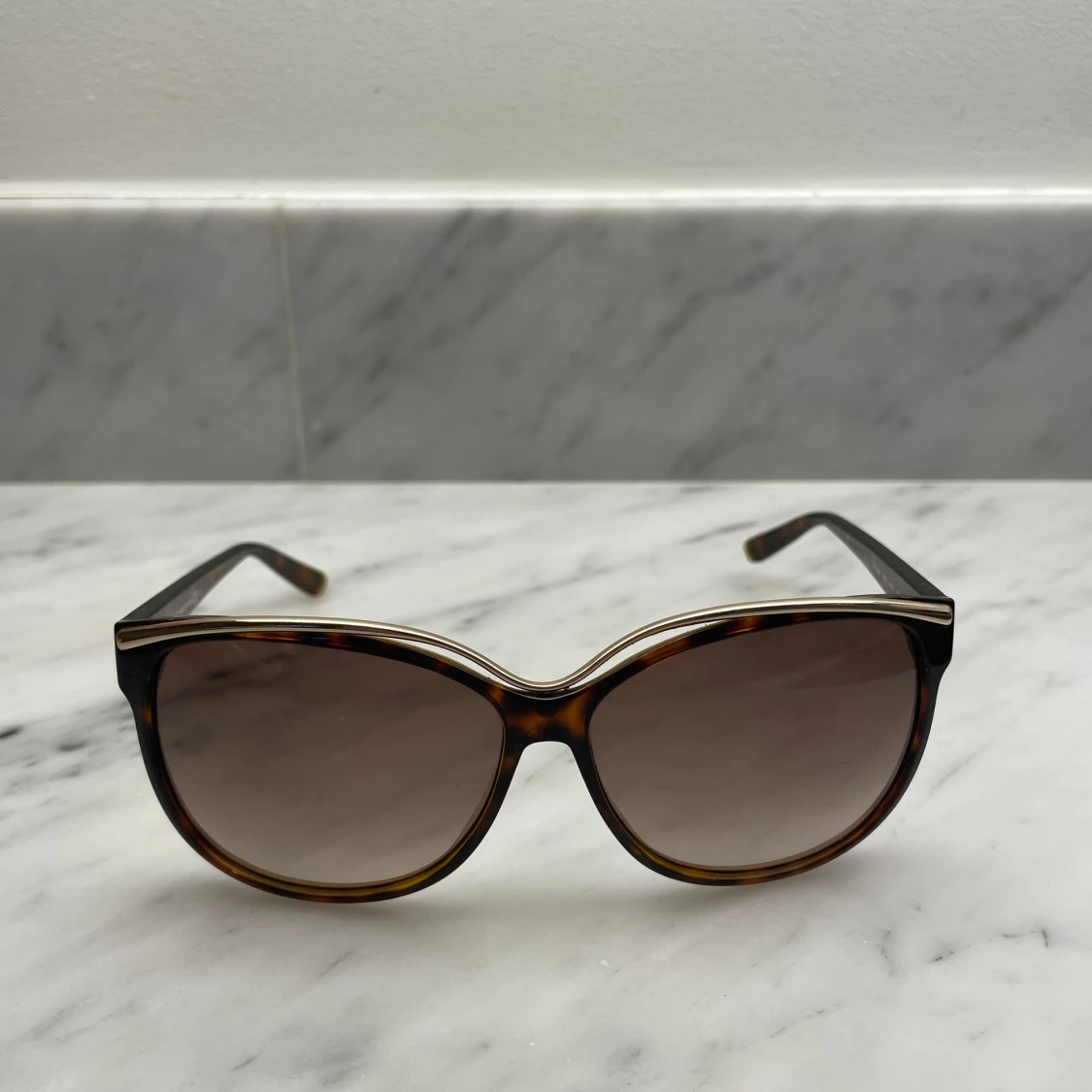 Fina Gucci solglasögon  - 90