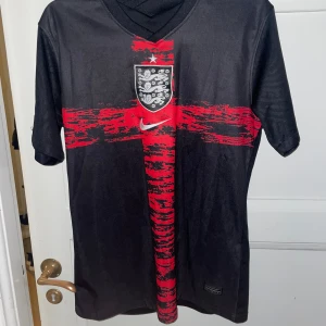 England custom Jersey  - England tröja, finns inte att köpa, skick 9/10, S 175-180 cm 