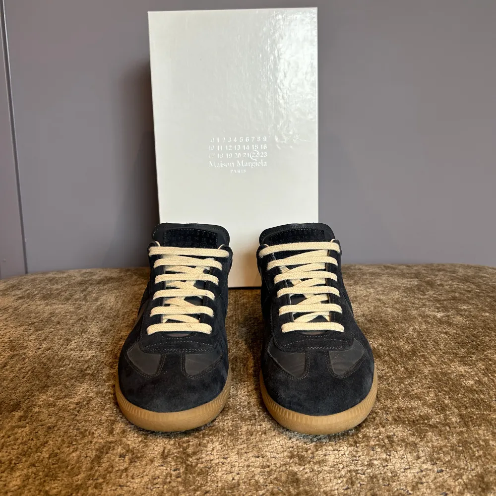 Maison margiela sneaker l Skick:9/10 | h Allt med följer som box och kvitto | Storlek: 42 (passar 43) Nypris 6999 | Pris: 4999kr | Fraktar via postnord eller instabox på köparens bekostnad | Hör av dig vid minsta fråga eller fundering. Skor.