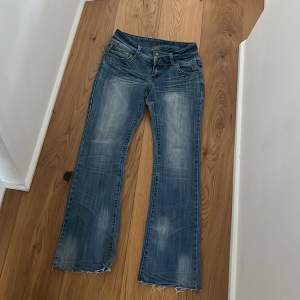 Jag köpte ett par jeans här på Plick men dem är tyvärr för stora!! Storlek 36💕
