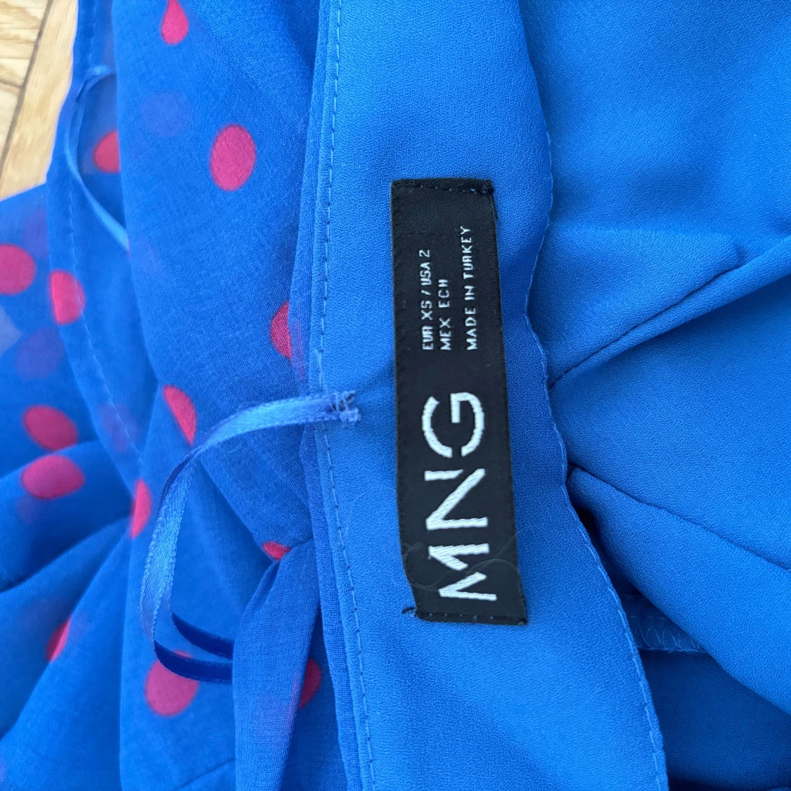 Blå prickig miniklänning - 92